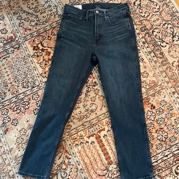 Never worn-  size 6R/27 - GAP high rise cigarette jeans - Picture 2 of 6